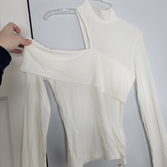 SOLD- NWT Commense White Assymetrical Cutout Mock Neck Long Sleeve Ribbed Top - Picture 5 of 8